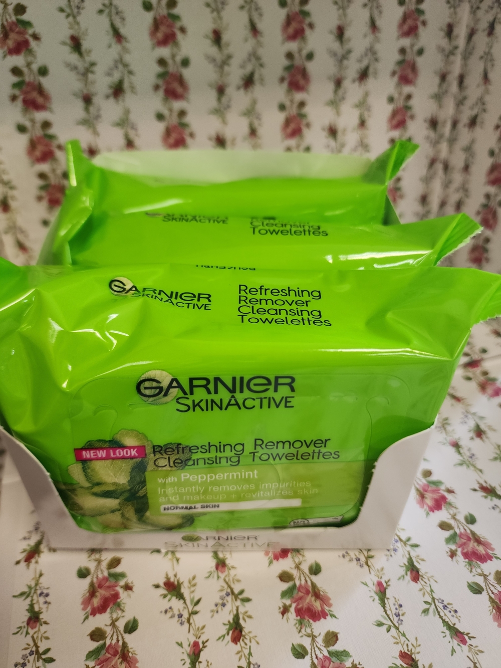 3 Garnier SkinActive Peppermint Cleansing Towelettes - Lime Green Pack